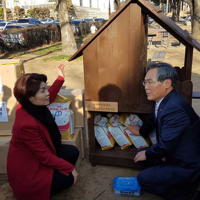 국회에 길고양이 급식소 정식 설치